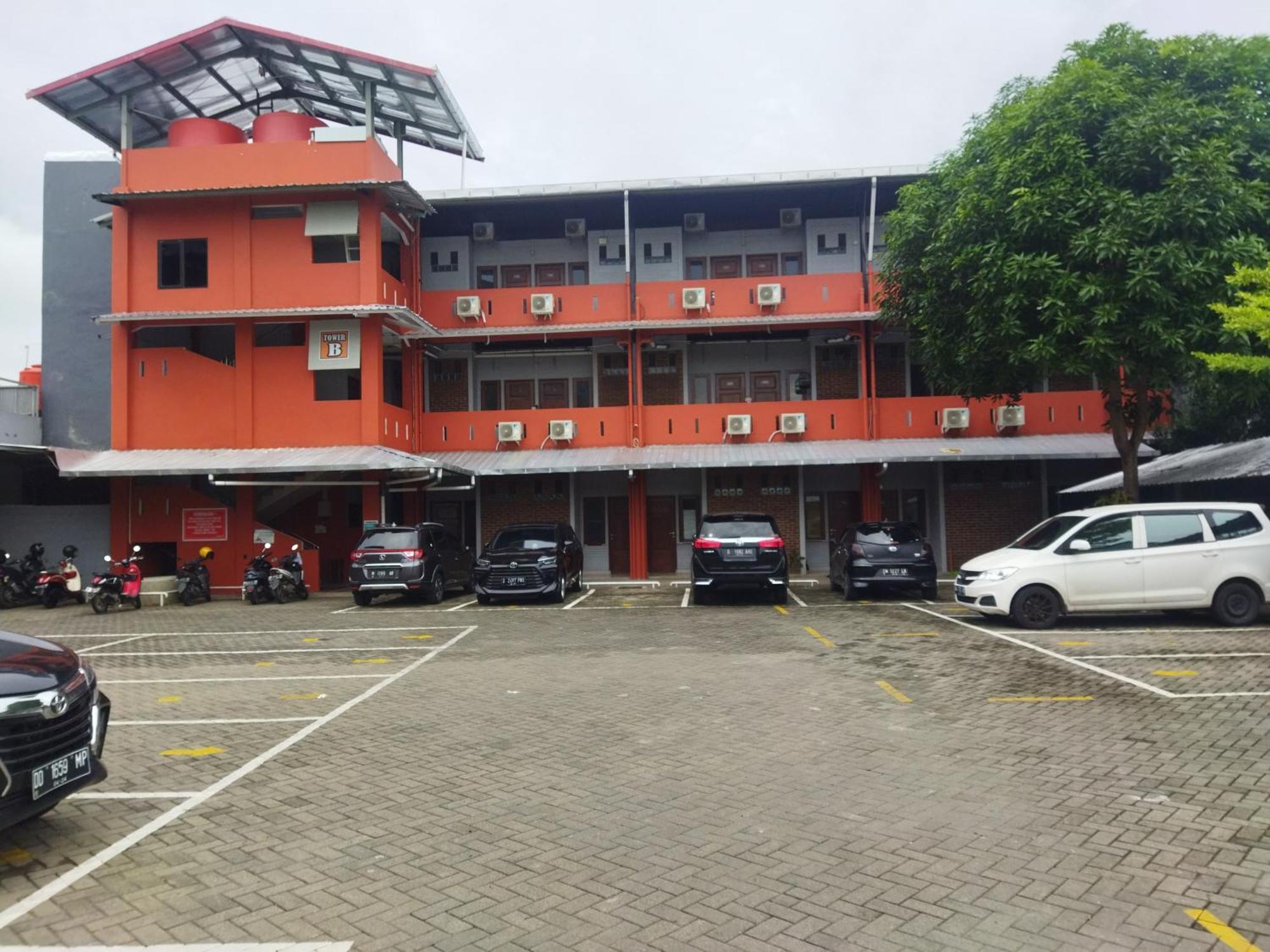 Oyo 92098 Kost Orange Syariah Hotel Makassar Exterior foto