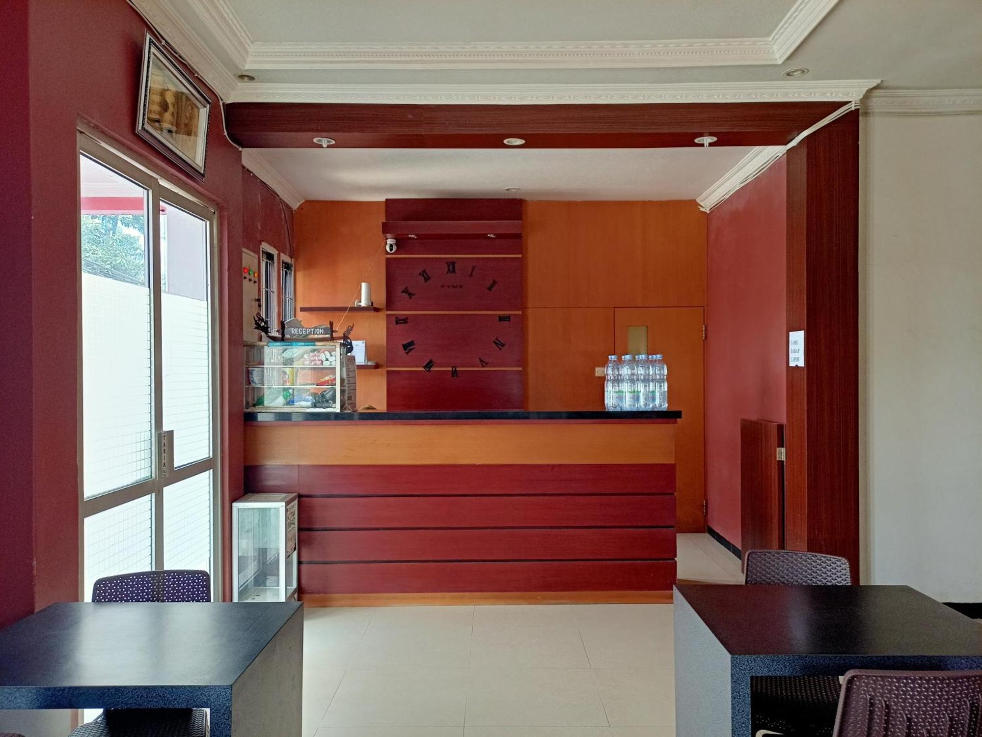 Oyo 92098 Kost Orange Syariah Hotel Makassar Exterior foto