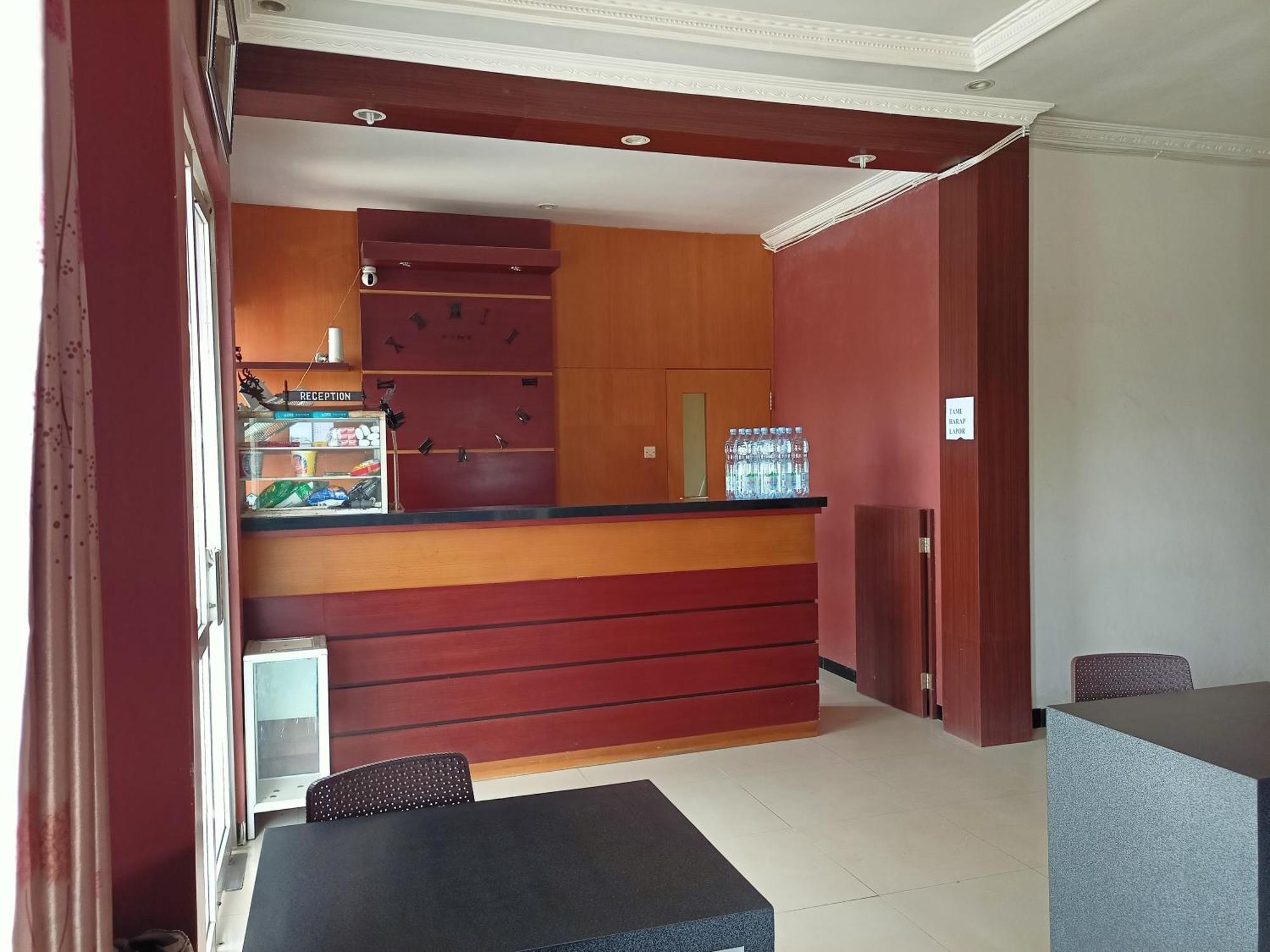 Oyo 92098 Kost Orange Syariah Hotel Makassar Exterior foto