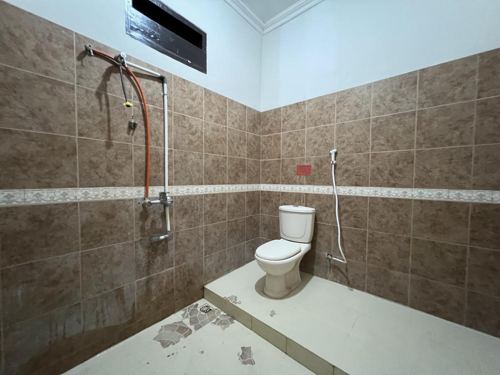 Oyo 92098 Kost Orange Syariah Hotel Makassar Exterior foto