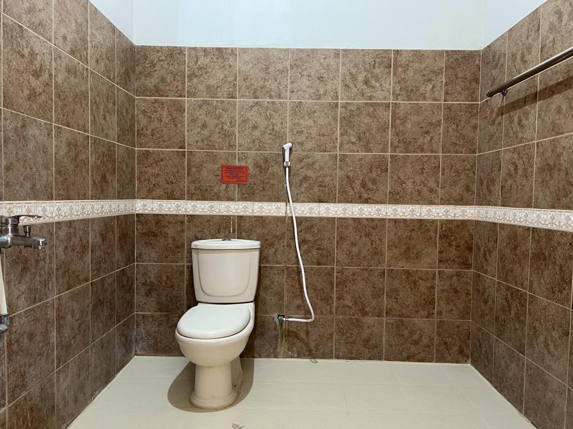Oyo 92098 Kost Orange Syariah Hotel Makassar Exterior foto