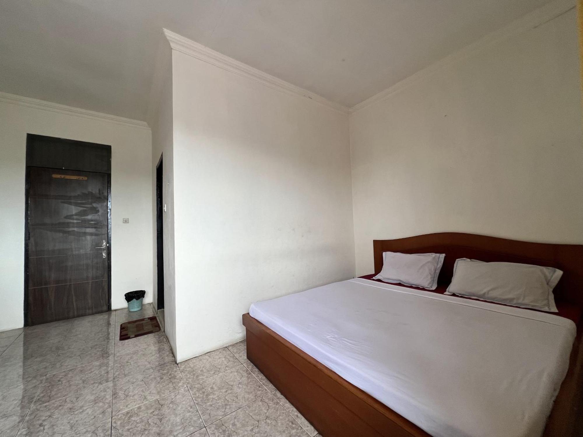 Oyo 92098 Kost Orange Syariah Hotel Makassar Exterior foto